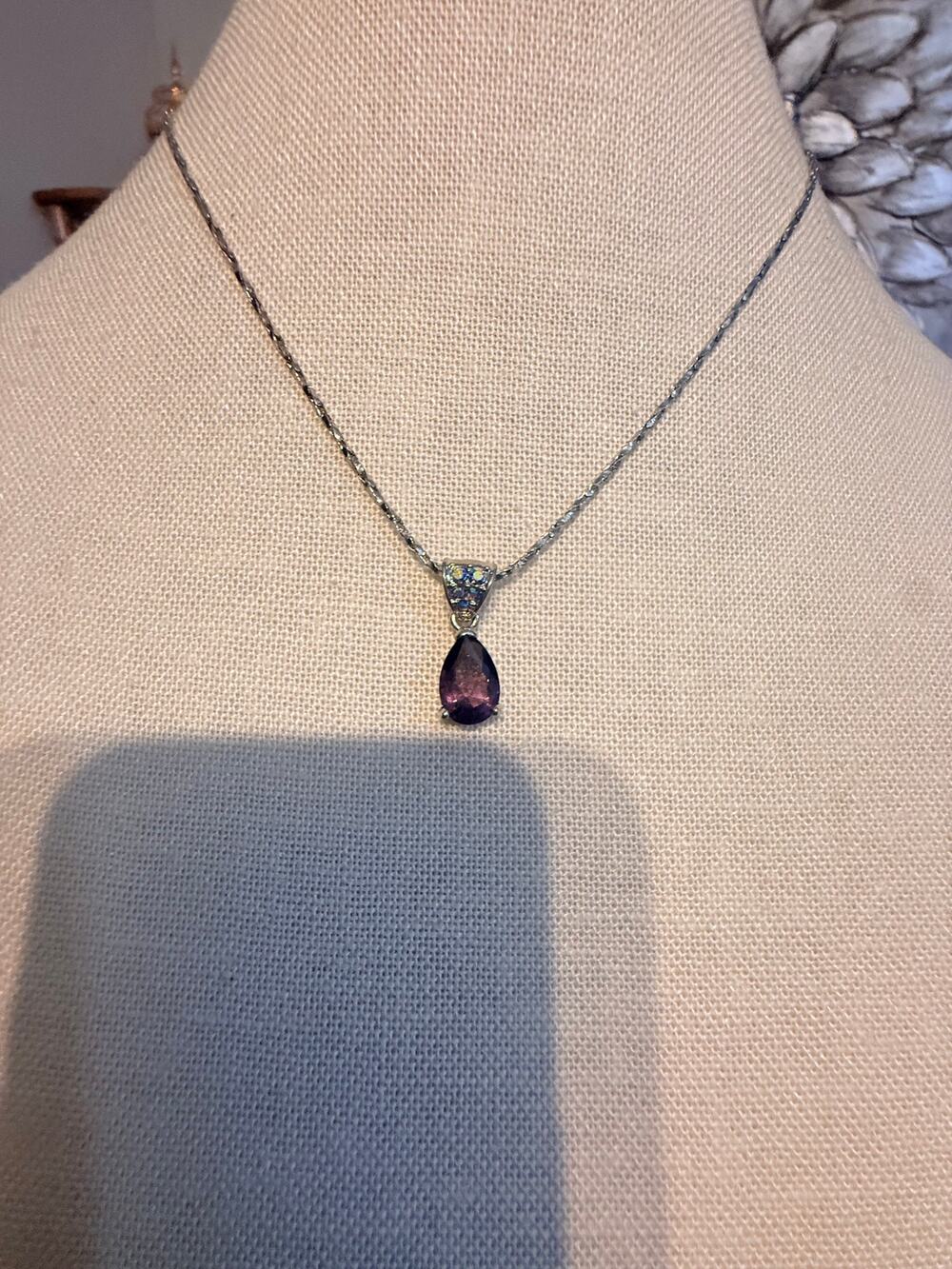 Vintage Purple Teardrop Pendant Necklace 19”+3”